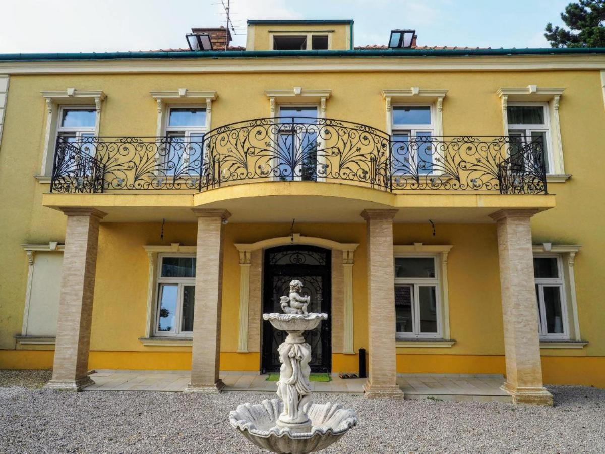 Spacious Near Schoenbrunn Castle * Vienna